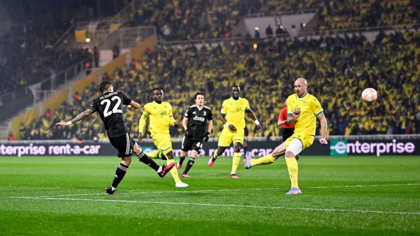 La magia del Fideo in occasione del primo gol al Nantes
