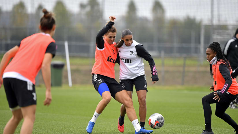 Women | Training towards Como - Juventus