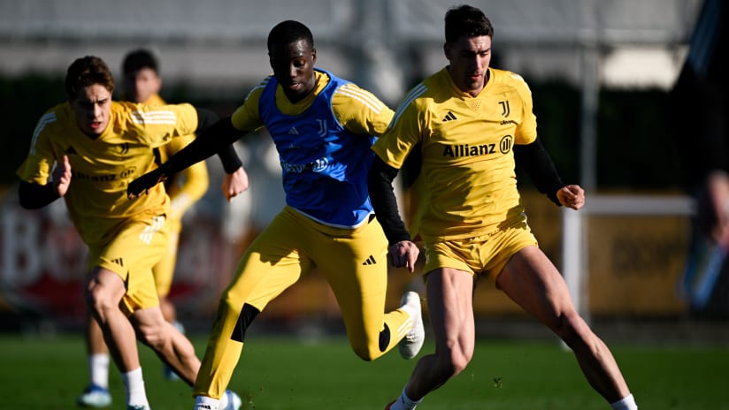 Training session in front of the fans towards Frosinone