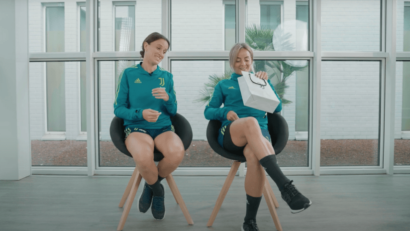 Women | Burning Questions with Bonansea and Rosucci!