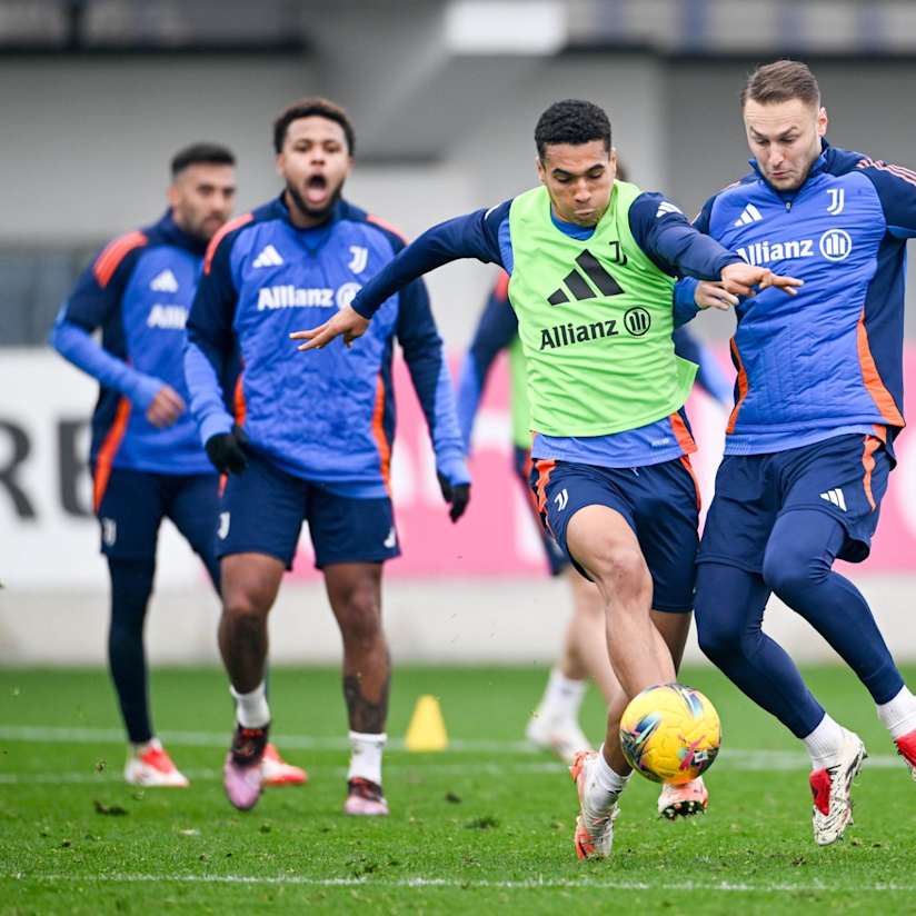 Training Center | With our supporters at Continassa