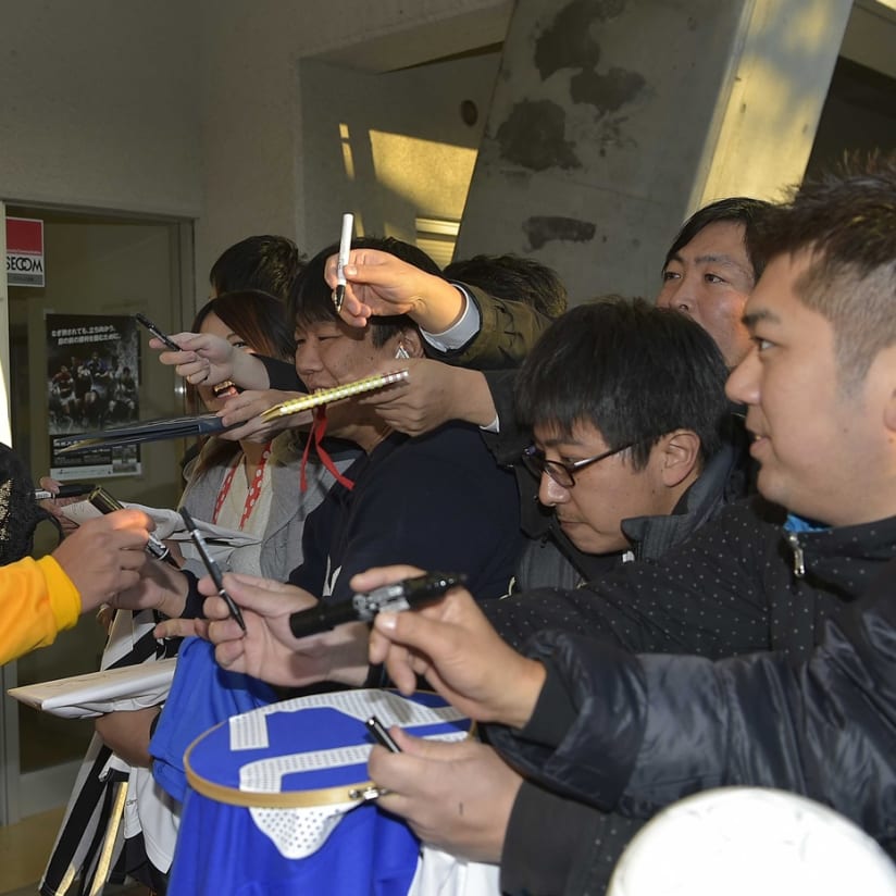 Maebashi goes black and white for J-Legends! 