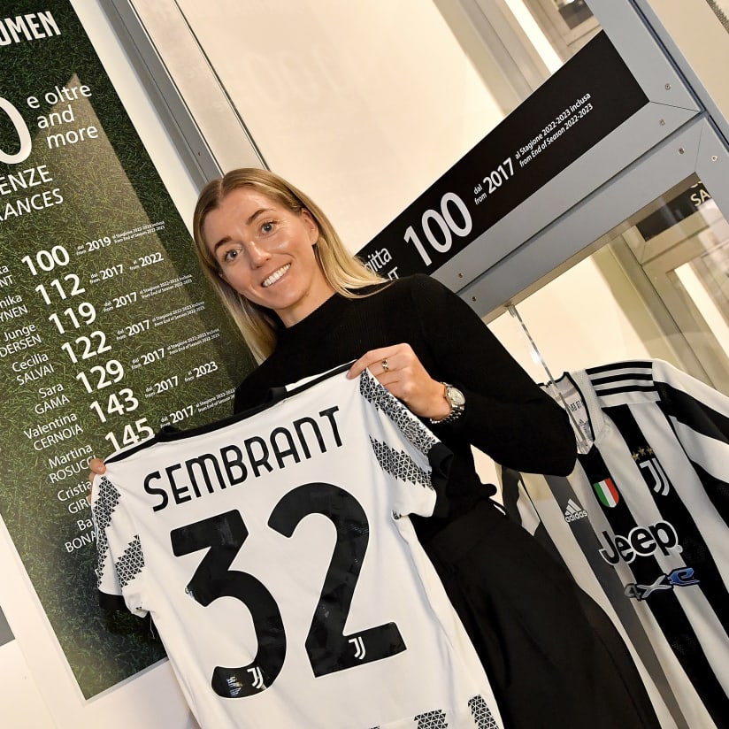 GALLERY | Linda Sembrant allo Juventus Museum: la consegna della maglia
