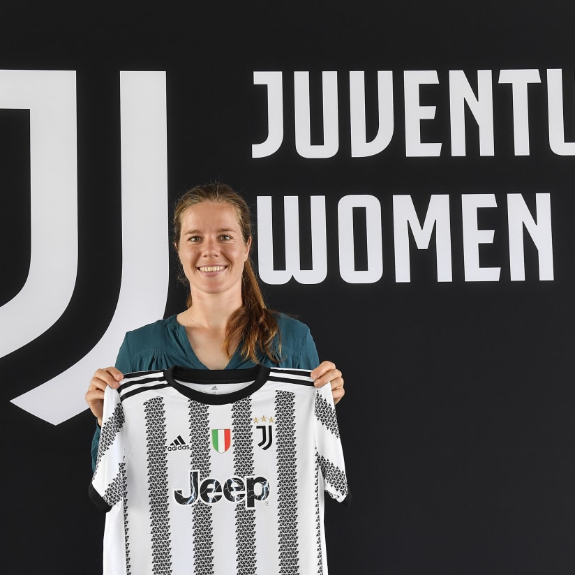 Sofie Junge Pedersen renews until 2023!