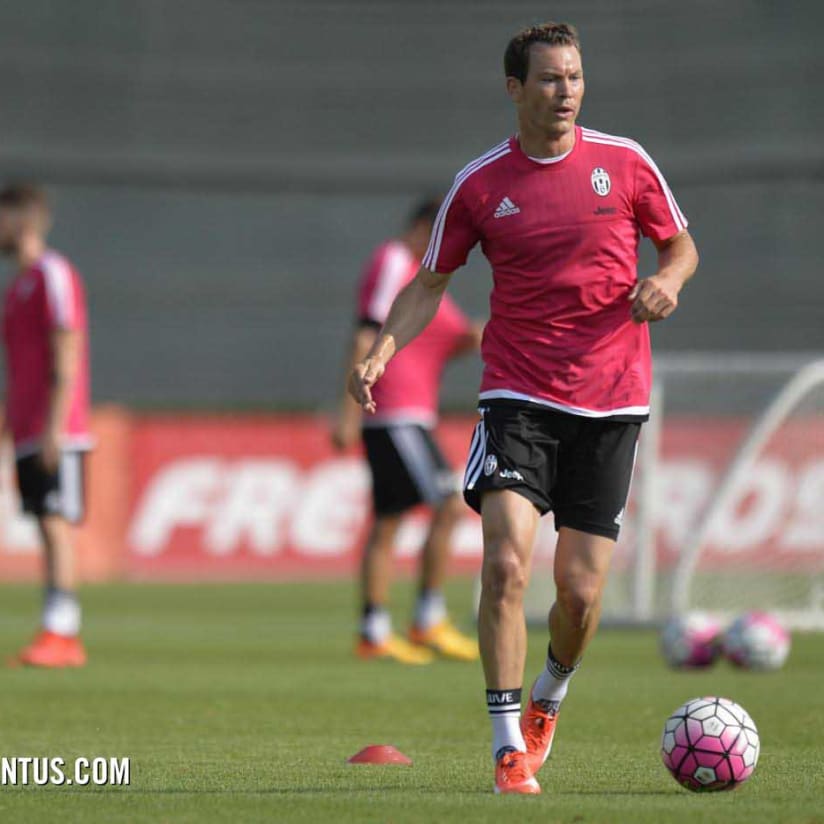 Lichtsteiner returns to training