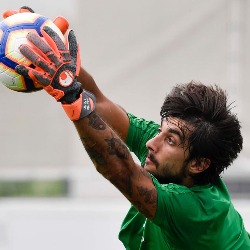 WATCH: Mattia Perin's Juventus Press Conference