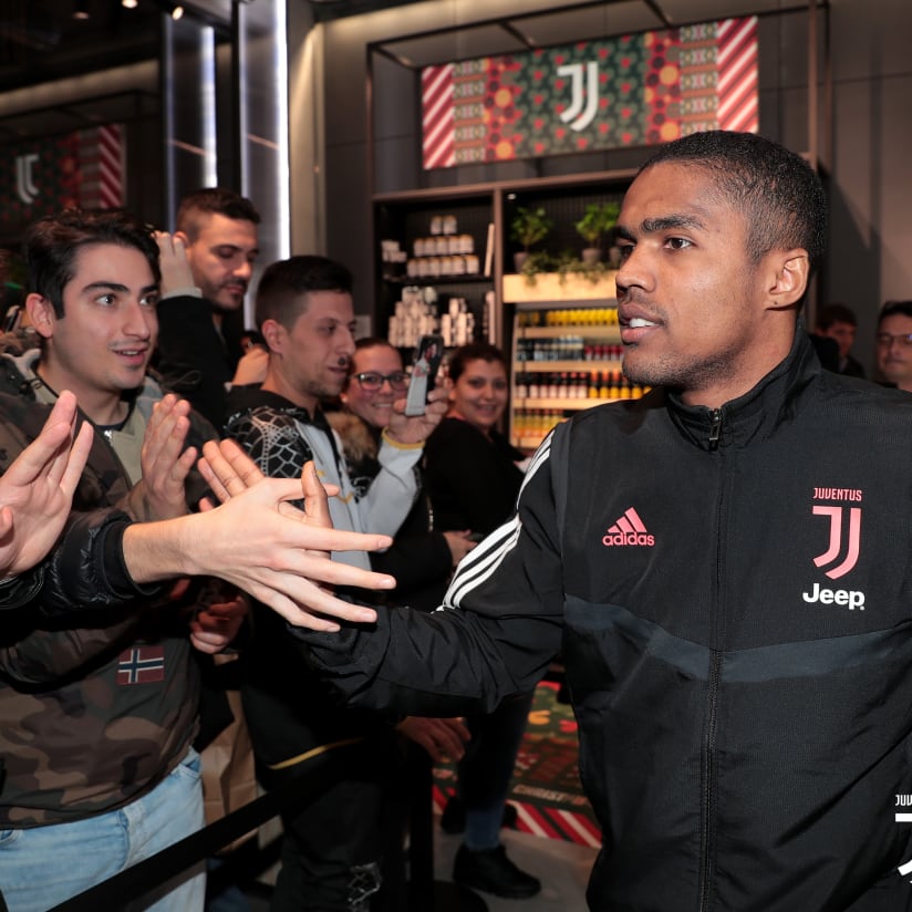 A show with Douglas at the Flagship Store in Milan!