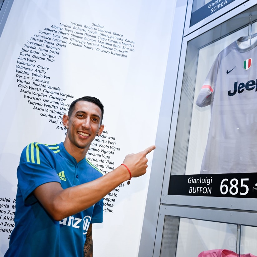 GALLERY | DI MARIA VISITS STADIUM & MUSEUM