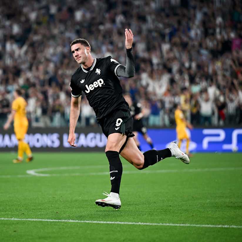 Late goals rescue Champions League draw with Dortmund
