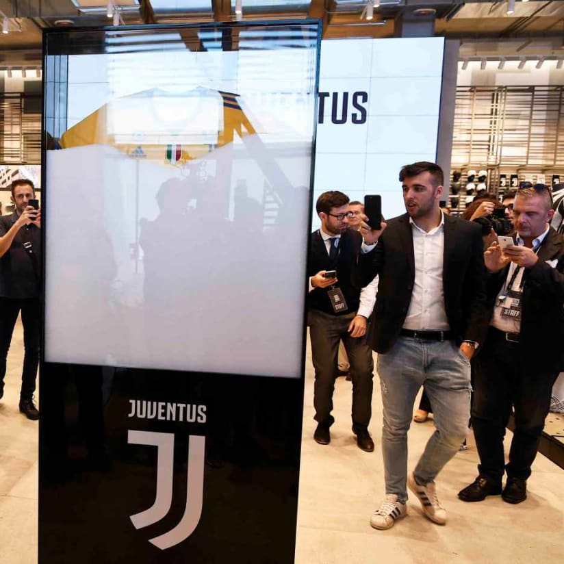 Juventus' Away Kit 2017/18 by adidas