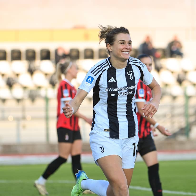 Cristiana Girelli named November Player of the Month! 