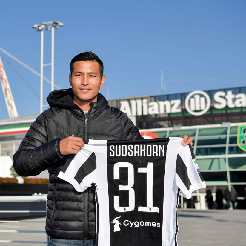 Sudsakorn Sor Klinmee visits Juventus Museum!