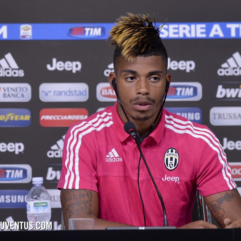Lemina diperkenalkan di Juventus Stadium