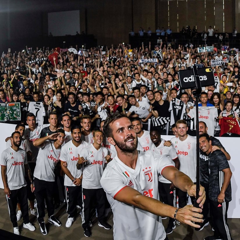 Shanghai impazzisce per il nuovo Away Kit