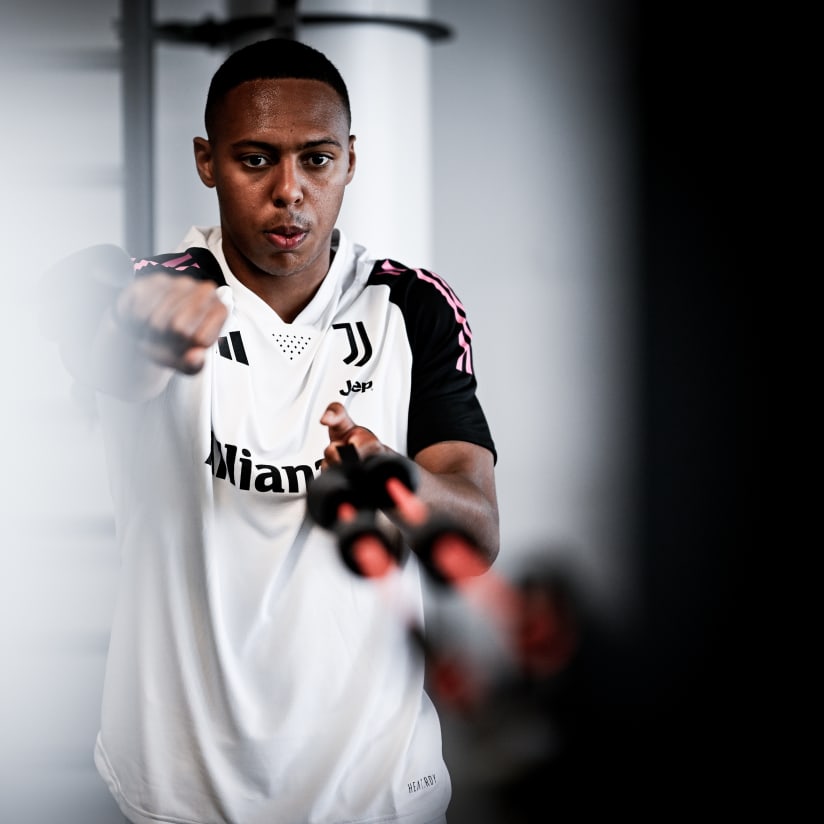 Marley Aké joins Yverdon on loan