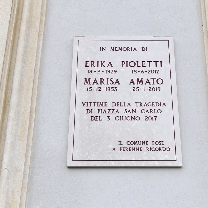 The commemoration ceremony in Piazza San Carlo