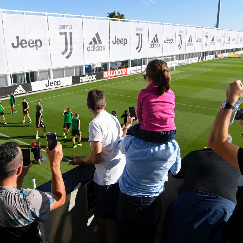 Con i tifosi in Continassa