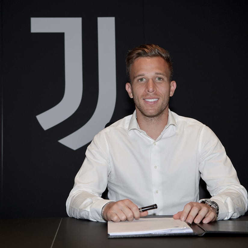 OFFICIAL | ARTHUR & PJANIC, AGREEMENTS WITH FC BARCELONA