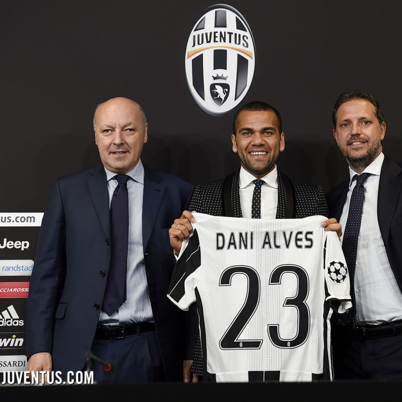 Dani Alves: «Qui per far parte della storia della Juventus»