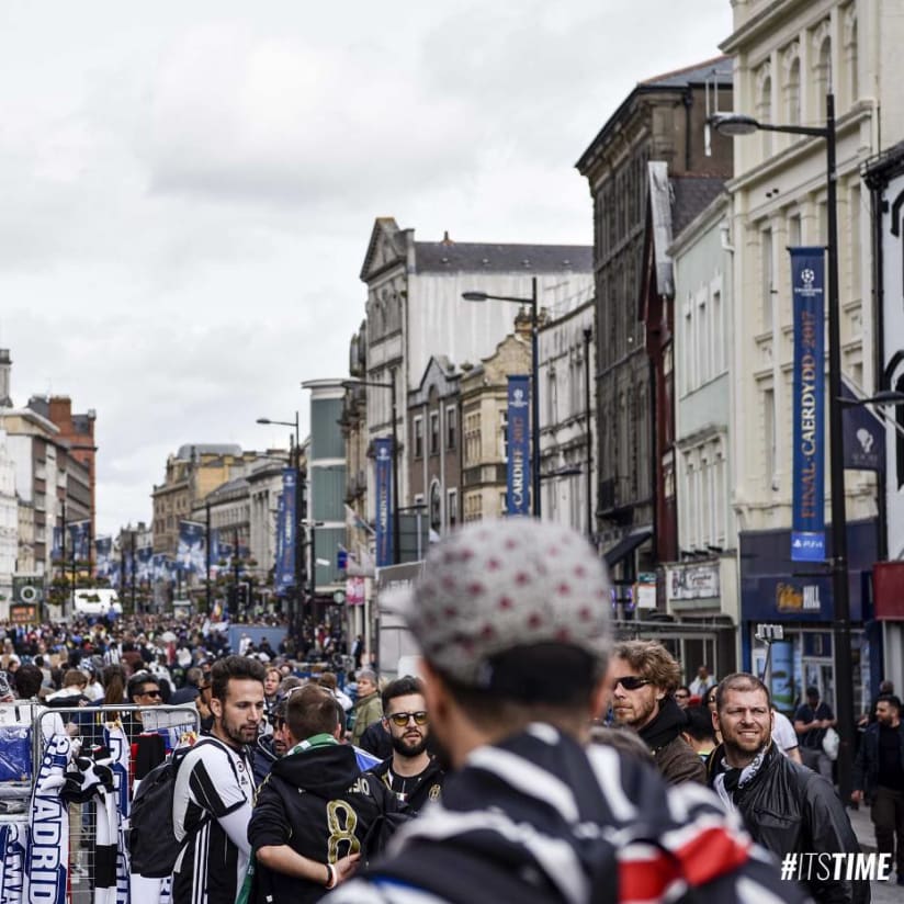 Cardiff si veste di bianconero