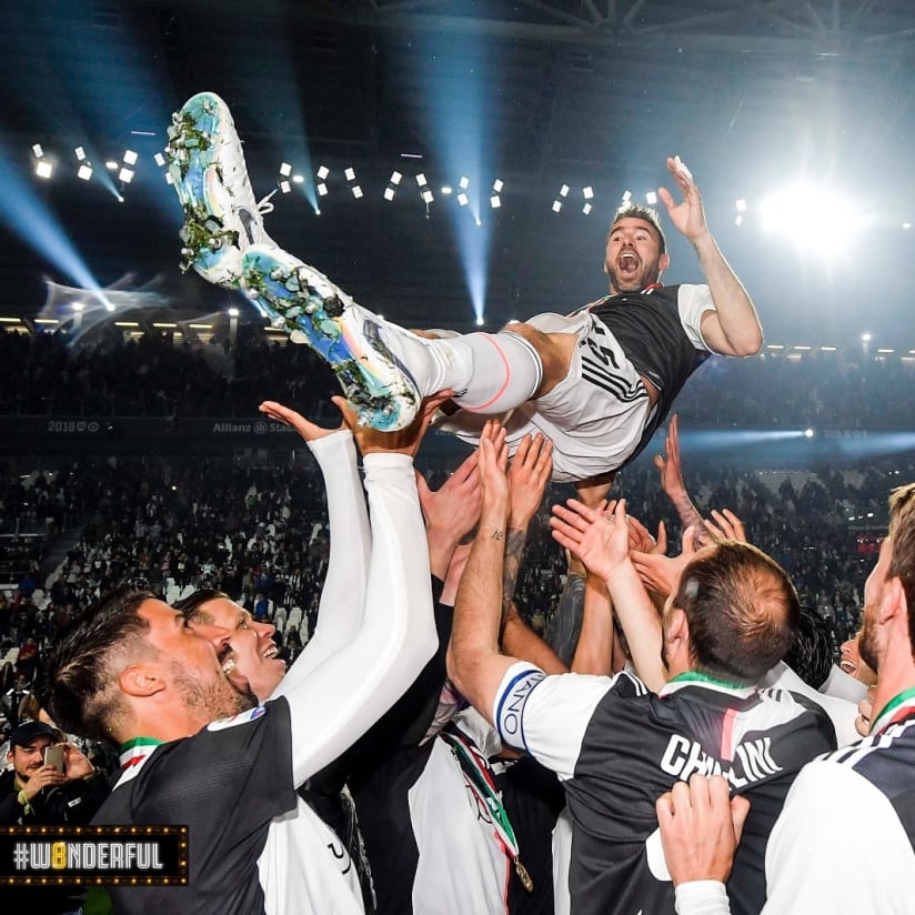 "Ciao Andrea": i compagni salutano Barzagli