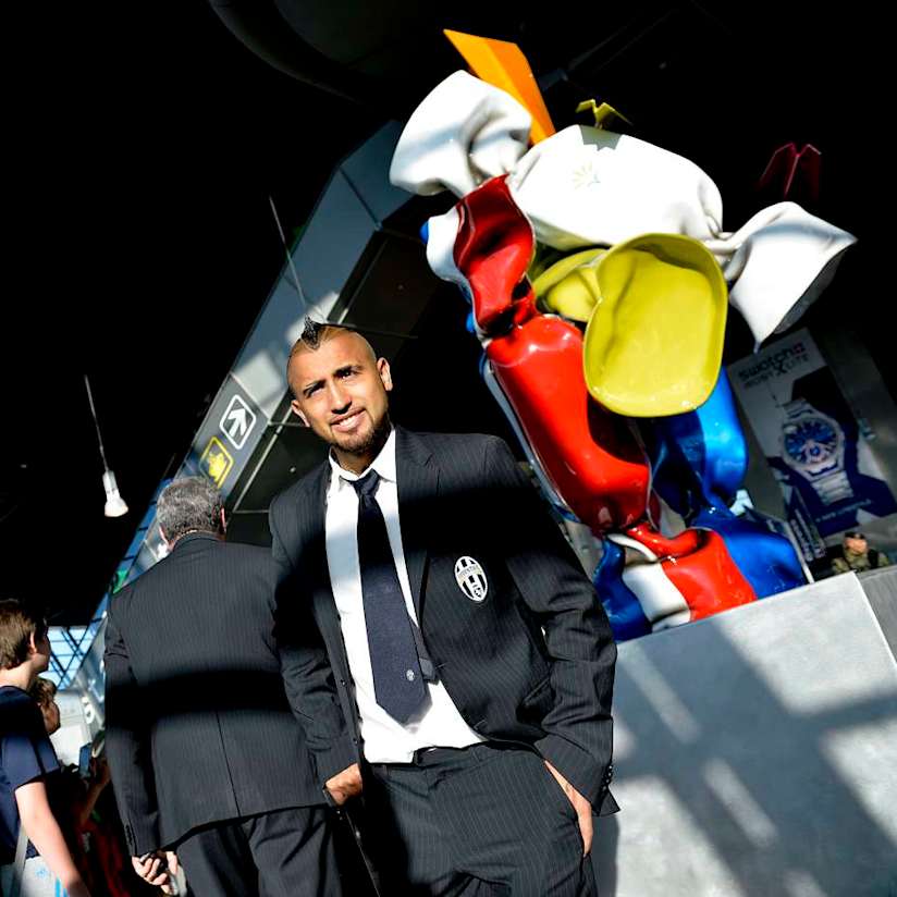 Juve touch down in France