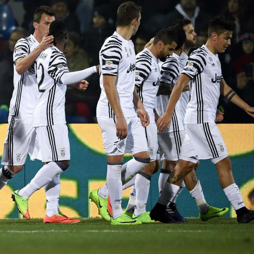 Juve go seven points clear in Crotone