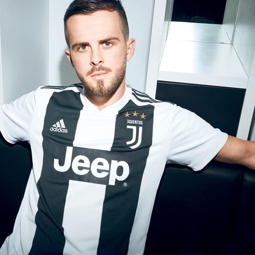 Juventus unveil 2018-19 home shirt