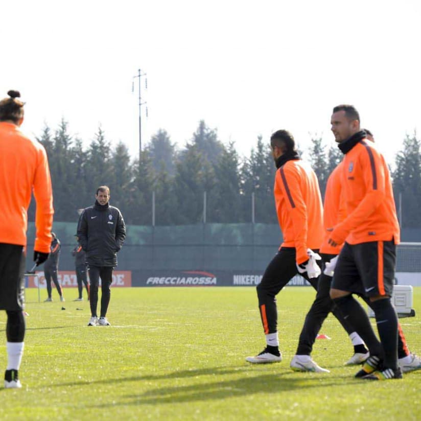 Allegri talks tactics at Juventus Center