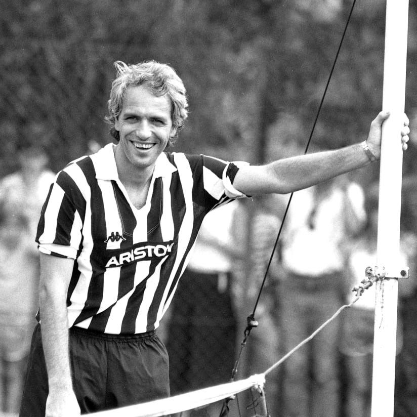 Black & White Stories | the first goal of the season