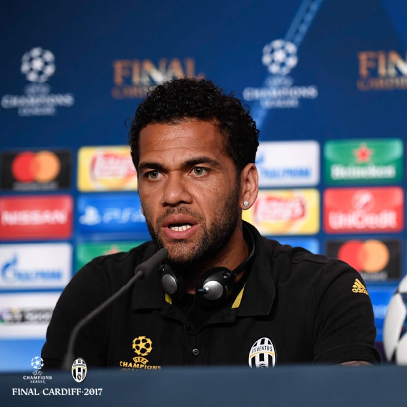 Dani Alves: "We must seize the opportunity" 