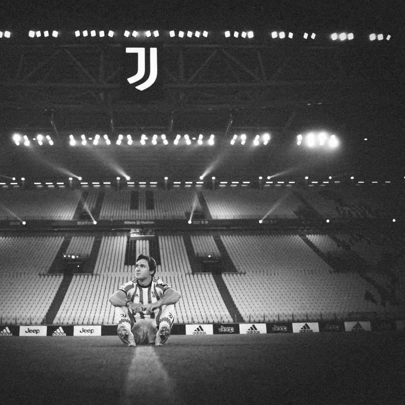 Back On Track | Backstage in black and white
