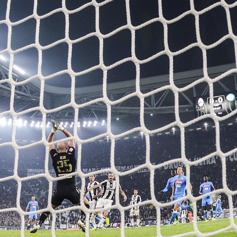 Black & White Memory Vault | Grabbing the goals in Juve-Napoli