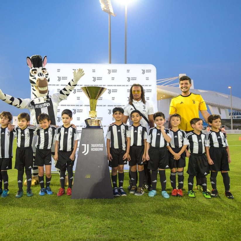 Young Boys in Sports Club on Soccer Football Training. Les enfants