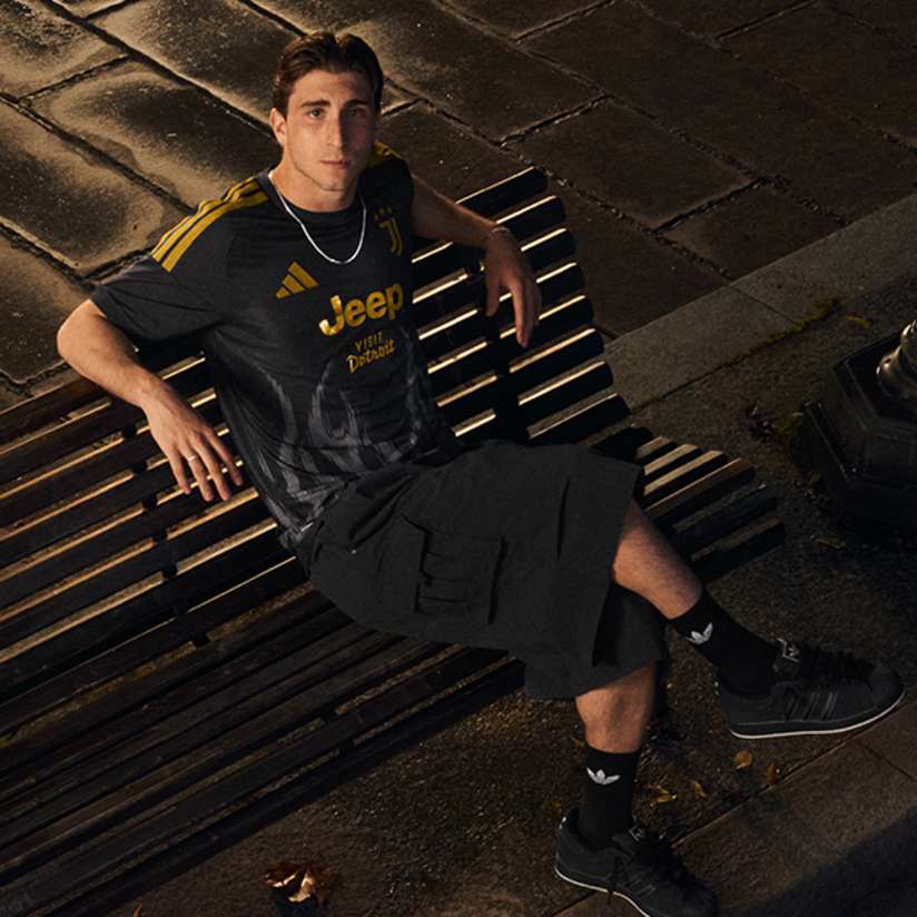 THIRD KIT 26/27