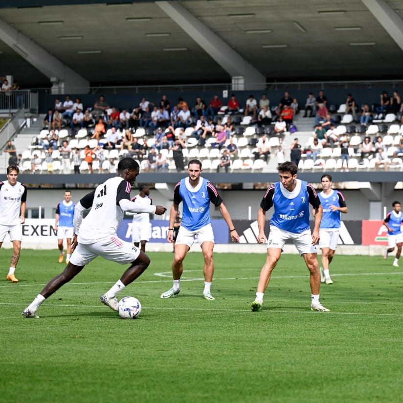 Training Center | At Continassa with our fans and the National Team coach
