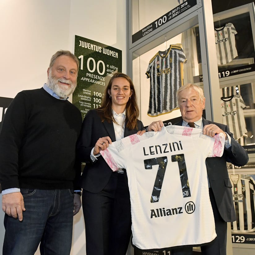 Lenzini consegna la maglia delle 100 presenze allo Juventus Museum