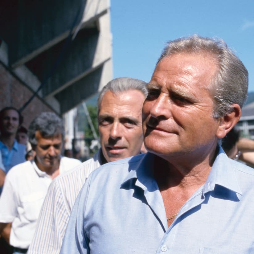 A champion behind the desk 