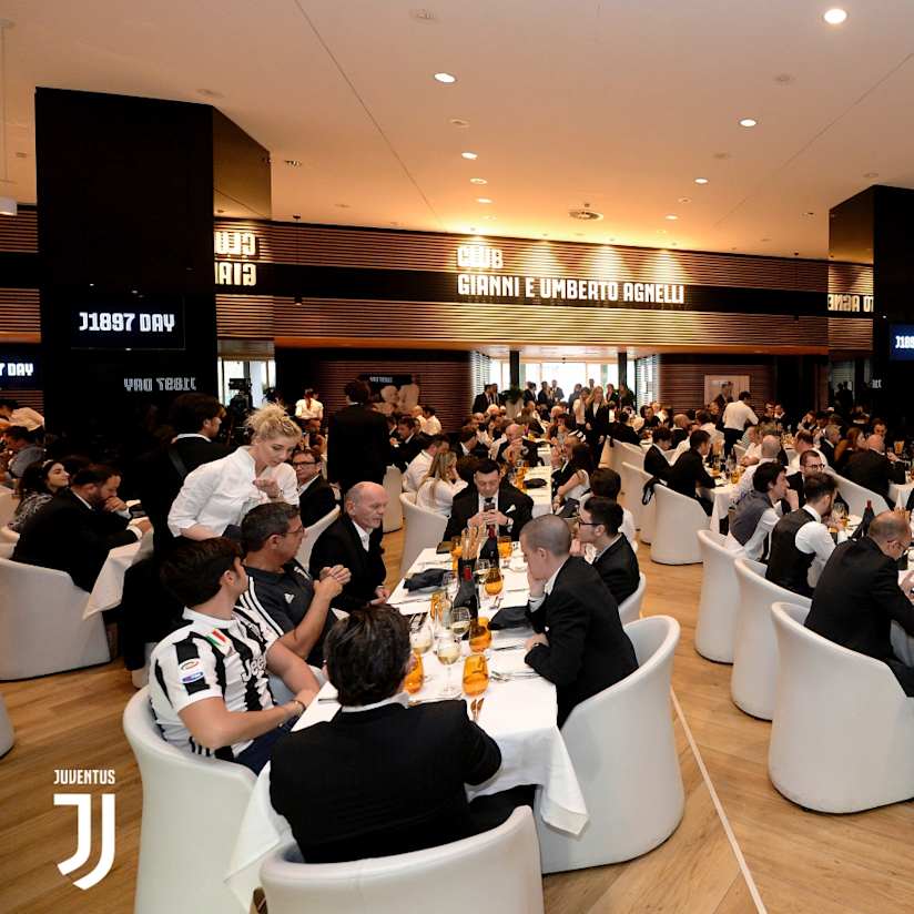 J1897 Day: una cena… in bianco e nero!