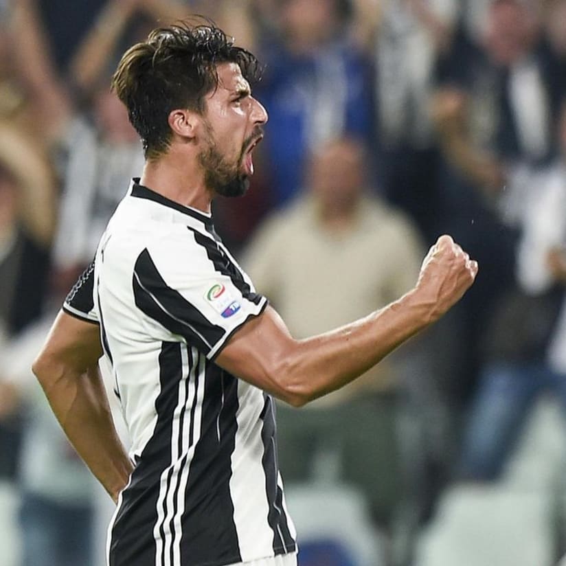 World Cup qualifying wins for Khedira and Evra