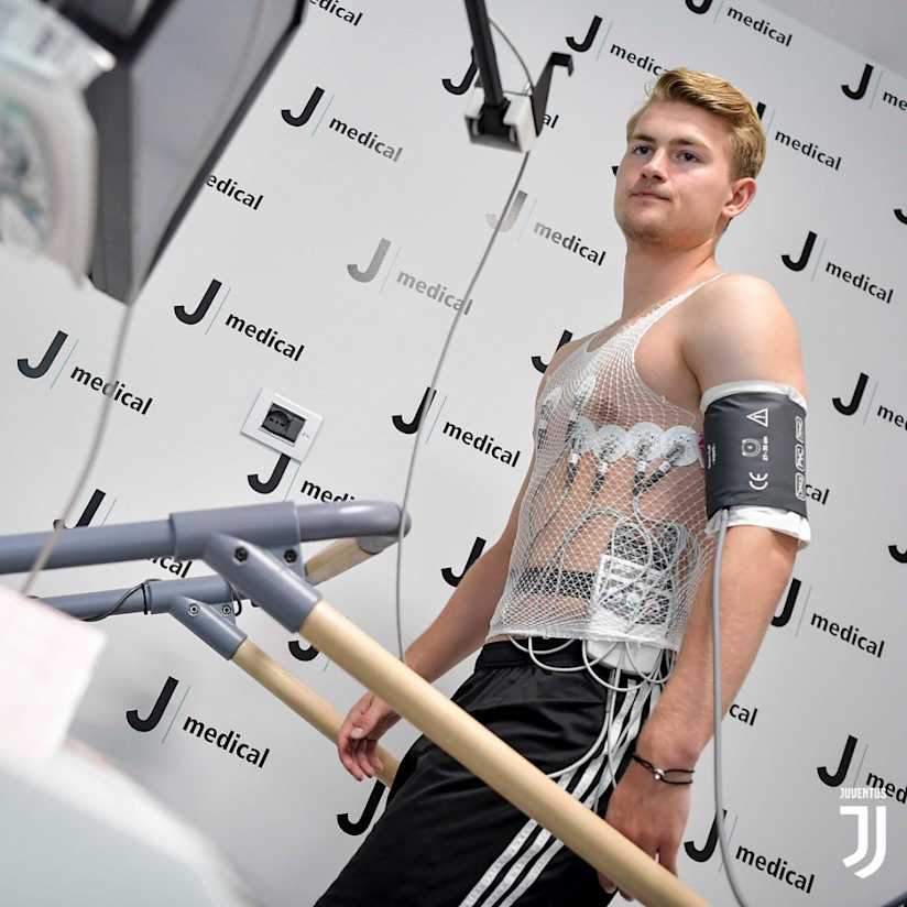 Behind-the-scenes of Mattijs de Ligt's Juventus welcome