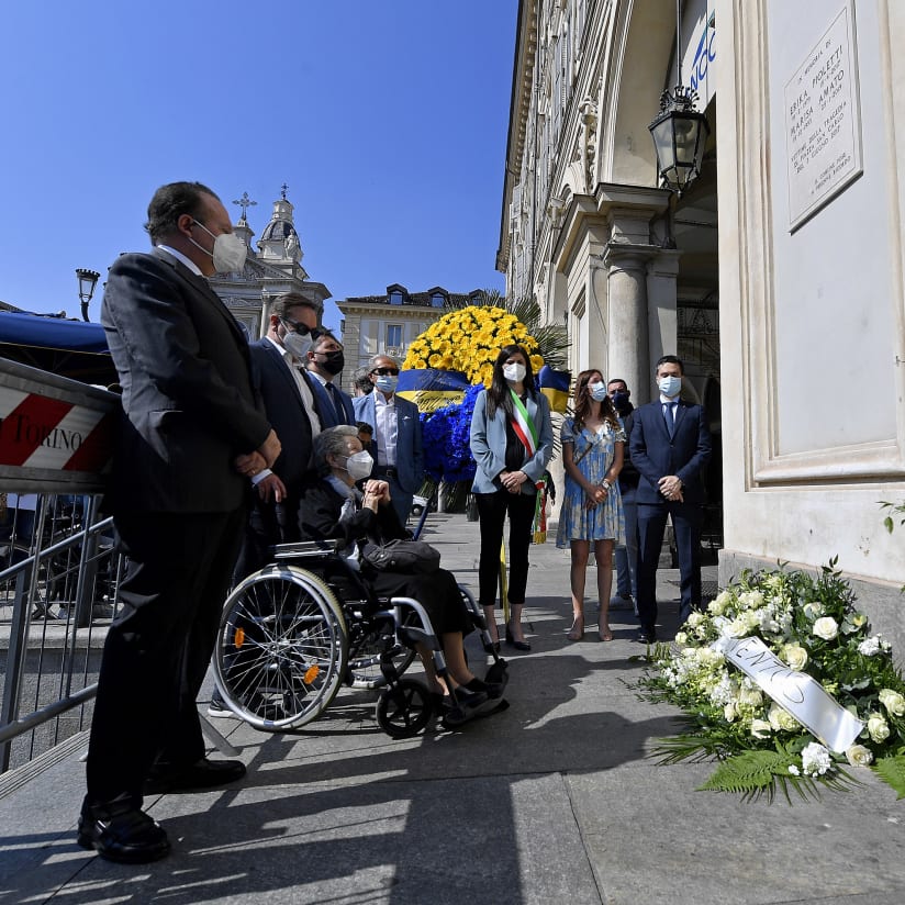 A plaque in remembrance of Erika and Marisa