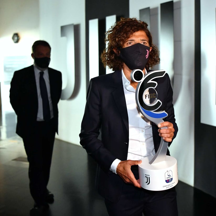Le Juventus Women consegnano la Coppa tricolore nella Sala dei Trofei