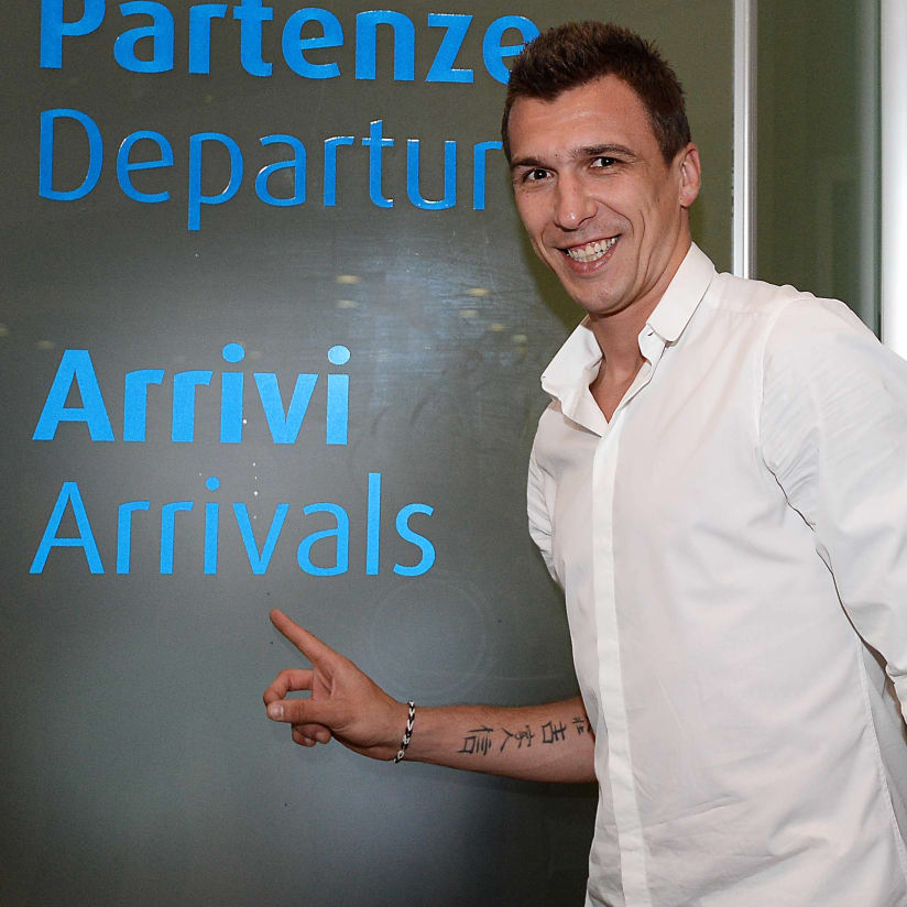 On This Day | Mario Mandzukic becomes Bianconero