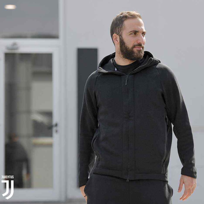 Higuain joins Chelsea on loan