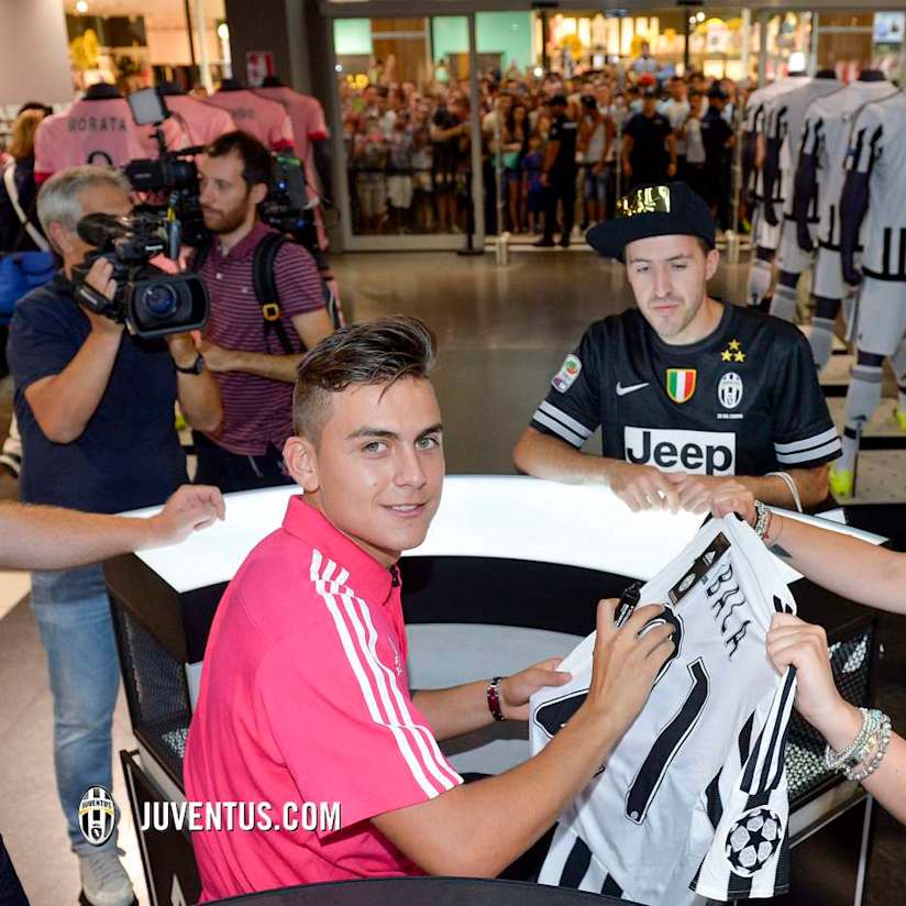 Paulo meets fans at Juventus Megastore