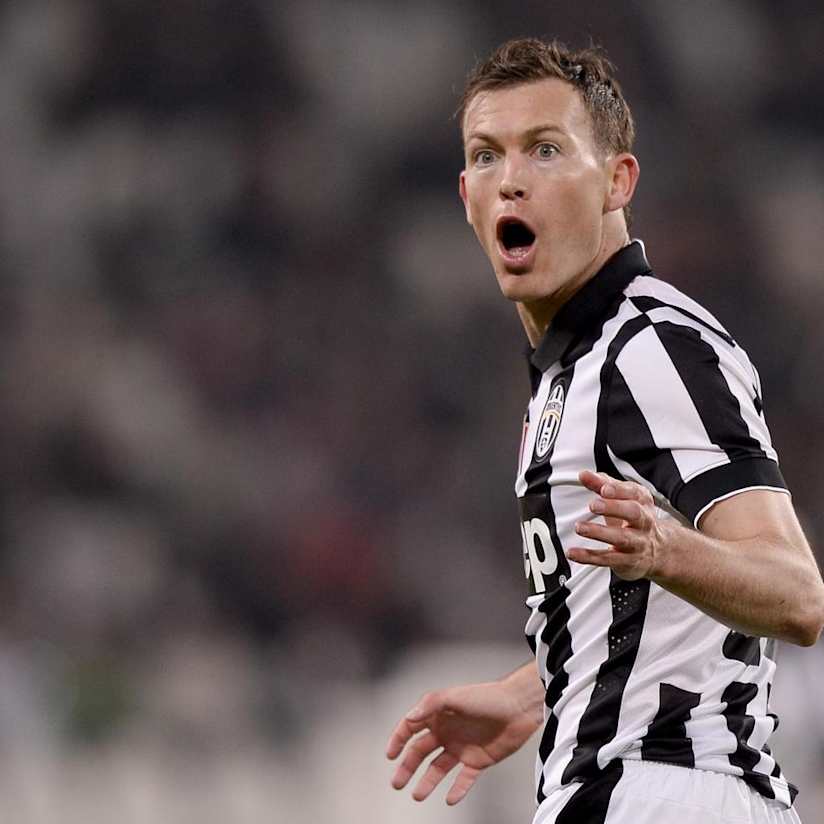Lichtsteiner features in Switzerland victory