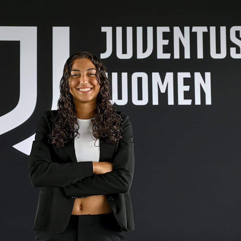 First professional contract for Elisa Bertero