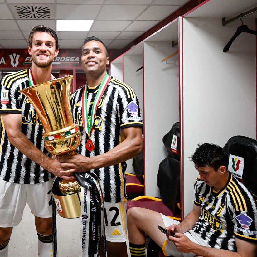 Gallery | The cup in the dressing room!