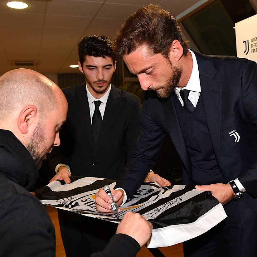 Fans celebrate with with Bianconeri at "Terzo Tempo"